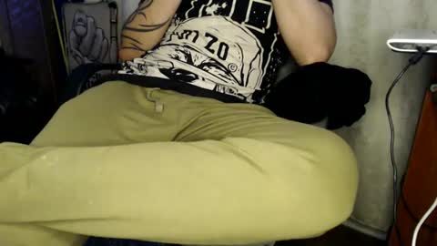 Snapshot of oliver_laid_2023 chatting on November 2025 01:11:01 AM oliver_laid_2023 online show from November 2025 01:11:01 AM