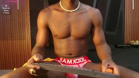 OLIVER LAURENT online show from April 2026 11:28:01 PM