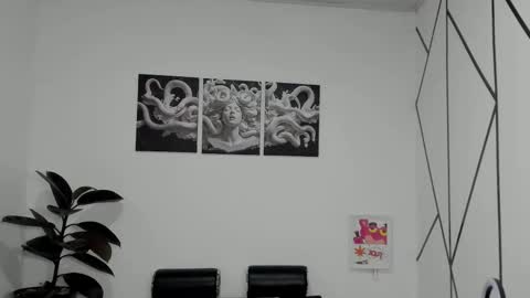 oliver mr  online show from November 2025 09:58:01 PM