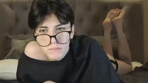 Snapshot of oliver_star_boy chatting on January 2026 05:01:02 AM oliver online show from January 2026 05:01:02 AM