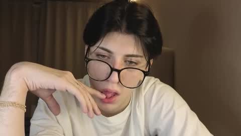 Snapshot of oliver_star_boy chatting on January 2026 09:42:01 PM oliver online show from January 2026 09:42:01 PM