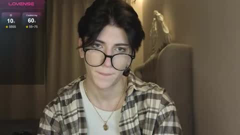 Snapshot of oliver_star_boy chatting on January 2026 05:17:02 PM oliver online show from January 2026 05:17:02 PM