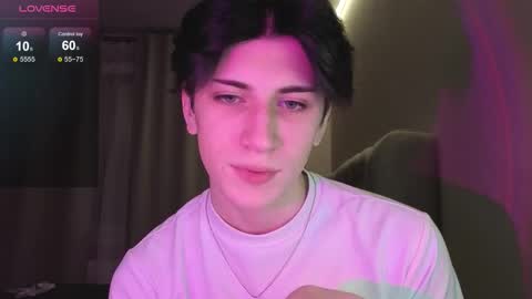 Snapshot of oliver_star_boy chatting on February 2026 11:10:01 PM oliver online show from February 2026 11:10:01 PM