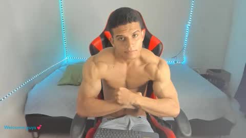 Snapshot of oliver_thompsson chatting on January 2026 01:20:01 AM oliver thompsson online show from January 2026 01:20:01 AM
