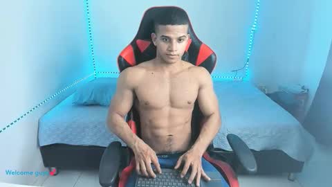 Snapshot of oliver_thompsson chatting on April 2026 02:25:02 AM oliver thompsson online show from April 2026 02:25:02 AM