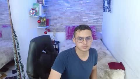 Oliver  online show from December 2025 03:45:02 AM