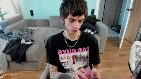 Snapshot of oliverrgroove chatting on December 2024 08:23:02 AM oliverrgroove online show from December 2024 08:23:02 AM