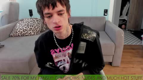 Snapshot of oliverrgroove chatting on December 2024 08:01:01 AM oliverrgroove online show from December 2024 08:01:01 AM