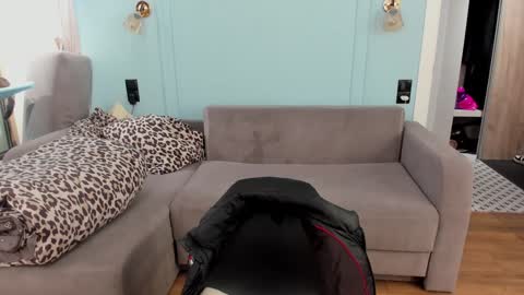 Snapshot of oliverrgroove chatting on December 2024 10:28:01 AM oliverrgroove online show from December 2024 10:28:01 AM