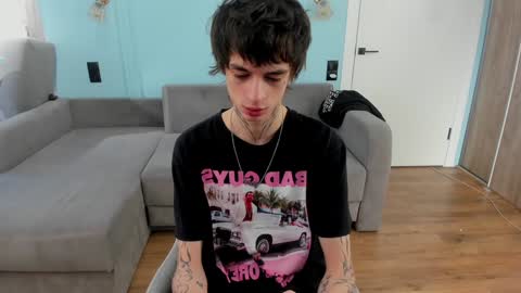 Snapshot of oliverrgroove chatting on January 2025 08:25:02 AM oliverrgroove online show from January 2025 08:25:02 AM