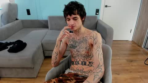 Snapshot of oliverrgroove chatting on January 2025 11:41:02 AM oliverrgroove online show from January 2025 11:41:02 AM