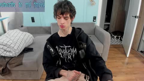 Snapshot of oliverrgroove chatting on January 2025 07:57:01 AM oliverrgroove online show from January 2025 07:57:01 AM