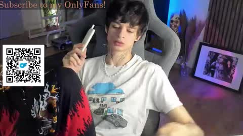 Snapshot of oliverrgroove chatting on October 2025 05:37:01 AM oliverrgroove online show from October 2025 05:37:01 AM