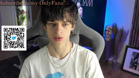 Snapshot of oliverrgroove chatting on October 2025 04:29:02 AM oliverrgroove online show from October 2025 04:29:02 AM