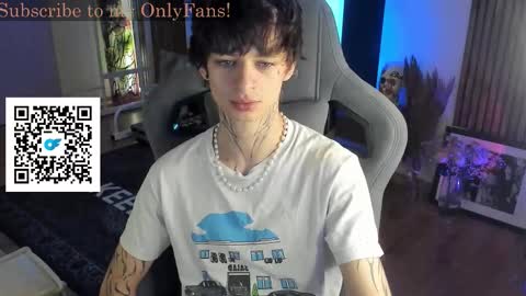 Snapshot of oliverrgroove chatting on October 2025 04:27:01 AM oliverrgroove online show from October 2025 04:27:01 AM