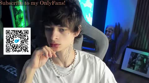 Snapshot of oliverrgroove chatting on November 2025 03:08:02 PM oliverrgroove online show from November 2025 03:08:02 PM