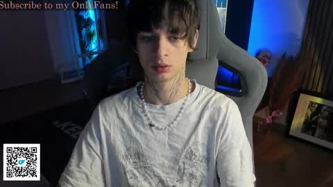 Snapshot of oliverrgroove chatting on November 2025 03:25:01 PM oliverrgroove online show from November 2025 03:25:01 PM