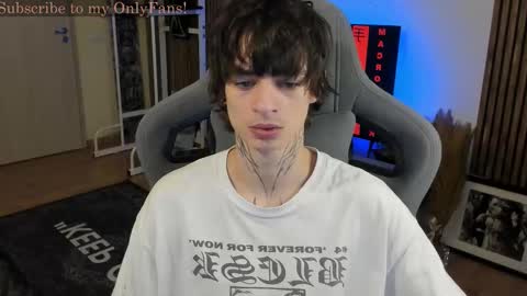 Snapshot of oliverrgroove chatting on December 2025 03:27:02 PM oliverrgroove online show from December 2025 03:27:02 PM