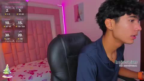 Snapshot of olivertwinky_ chatting on November 2025 07:08:02 AM Oliver online show from November 2025 07:08:02 AM