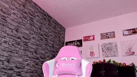 Snapshot of olivia22love chatting on January 2025 02:46:02 PM ..................................... 500 am- 1200 pm GMT-5 online show from January 2025 02:46:02 PM