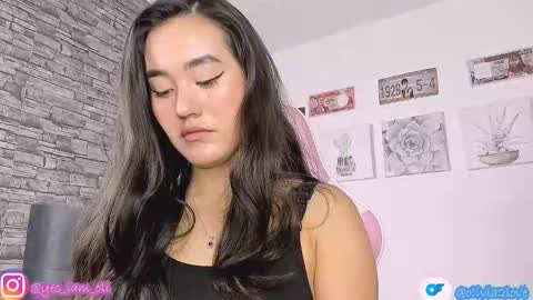 Snapshot of olivia22love chatting on September 2025 12:05:01 PM ..................................... 500 am- 1200 pm GMT-5 online show from September 2025 12:05:01 PM