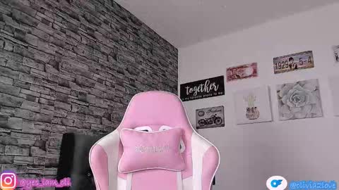 Snapshot of olivia22love chatting on October 2025 11:14:02 AM ..................................... 500 am- 1200 pm GMT-5 online show from October 2025 11:14:02 AM