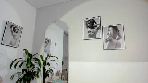 Olivia Collins online show from May 2026 11:07:02 AM