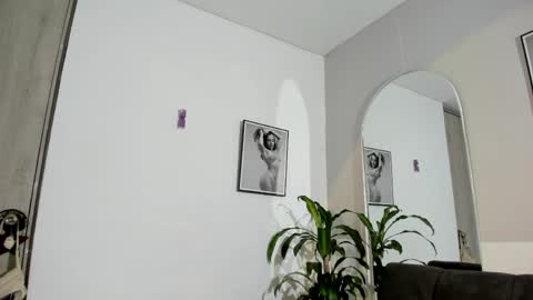 Olivia Collins online show from May 2026 11:28:01 AM