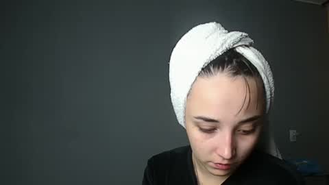 Olivia online show from October 2025 10:08:02 PM