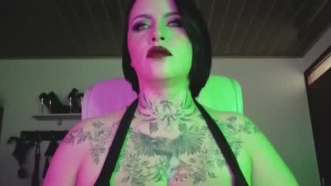   online show from November 2025 01:44:02 PM