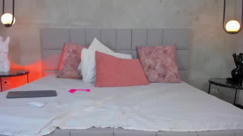 Olivia  online show from March 2026 02:01:02 PM