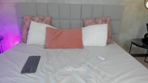 Olivia  online show from March 2026 01:23:02 PM