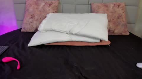 Olivia  online show from April 2026 01:41:01 PM