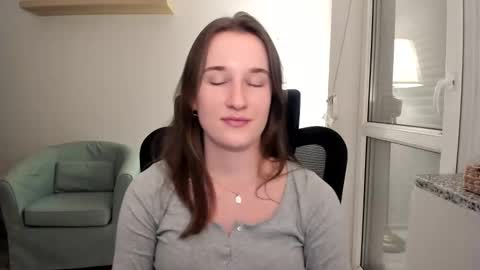 Snapshot of oliviaaa2003 chatting on December 2024 09:48:01 PM Oliwiaa2004 online show from December 2024 09:48:01 PM