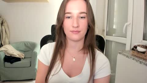 Snapshot of oliviaaa2003 chatting on December 2025 10:38:01 PM Oliwiaa2004 online show from December 2025 10:38:01 PM