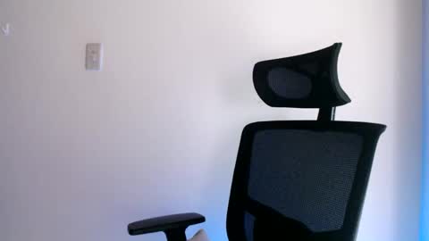 oliviaaa__ online show from February 2026 03:59:01 PM