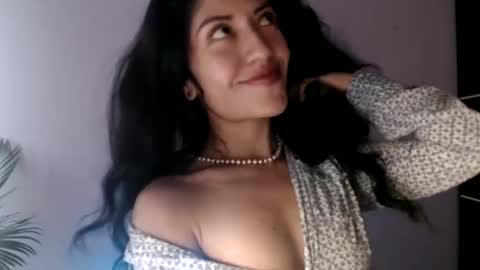 oliviaaa__ online show from May 2026 04:59:02 PM