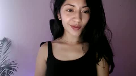oliviaaa__ online show from May 2026 05:07:01 PM