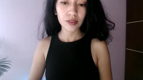 oliviaaa__ online show from May 2026 04:25:01 PM