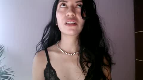 oliviaaa__ online show from May 2026 04:04:02 PM
