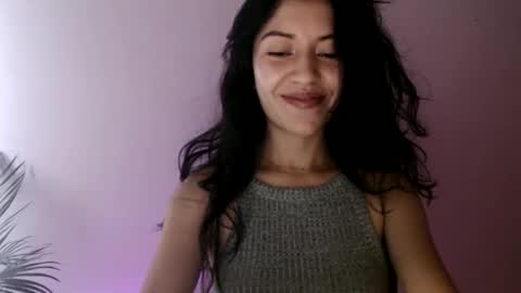 oliviaaa__ online show from May 2026 04:37:01 PM