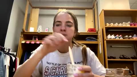 Snapshot of oliviaaraee chatting on February 2026 10:47:02 PM oliviaaraee online show from February 2026 10:47:02 PM