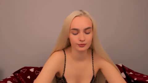 oliviaBeauty online show from November 2025 09:26:02 PM