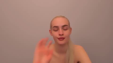 oliviaBeauty online show from December 2025 09:11:01 PM