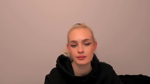 oliviaBeauty online show from February 2026 08:03:02 PM