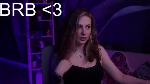 Snapshot of oliviamcclean chatting on November 2025 05:29:01 AM Liv online show from November 2025 05:29:01 AM