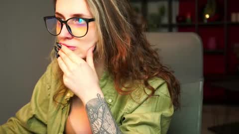 Snapshot of oliviamcclean chatting on February 2026 02:15:01 AM Liv online show from February 2026 02:15:01 AM