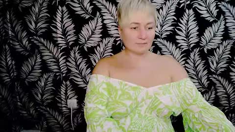 Snapshot of oliviaoskar_ chatting on December 2024 03:43:02 PM Kelly online show from December 2024 03:43:02 PM