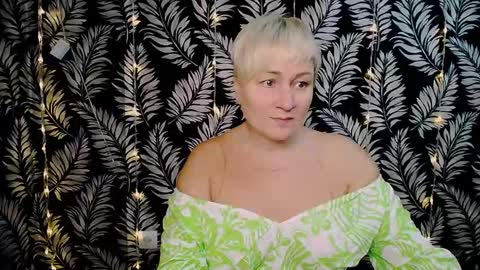 Snapshot of oliviaoskar_ chatting on December 2024 12:13:02 PM Kelly online show from December 2024 12:13:02 PM