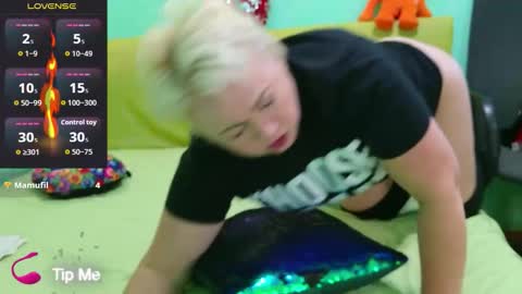 Snapshot of oliviaparadise chatting on November 2025 02:18:02 PM oliviaparadise online show from November 2025 02:18:02 PM